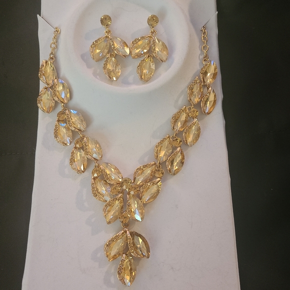 Necklace/earrings set - Picture 2 of 5